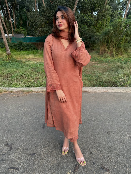 Havy embroidery and a gracefully scalloped dupatta