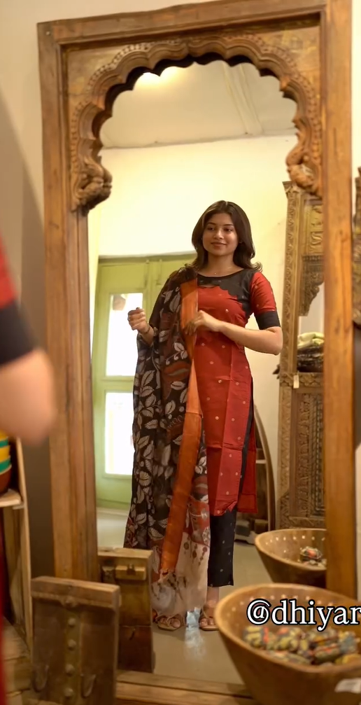 meena kurta set