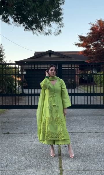 Beautiful embroidery and a gracefully scalloped dupatta set